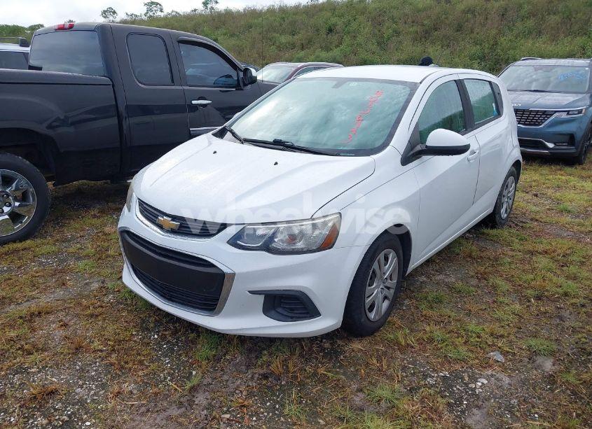 Photo 2 of 2017 Chevrolet Sonic LT AUTO (VIN 1G1JG6SH8H4166785)