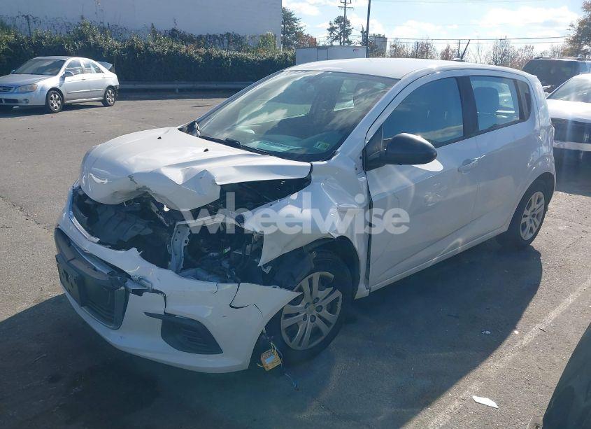 Photo 2 of 2017 Chevrolet Sonic LT AUTO (VIN 1G1JG6SH9H4172580)