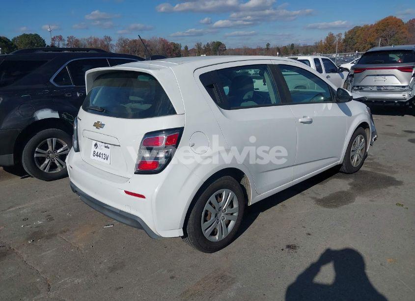 Photo 4 of 2017 Chevrolet Sonic LT AUTO (VIN 1G1JG6SH9H4172580)