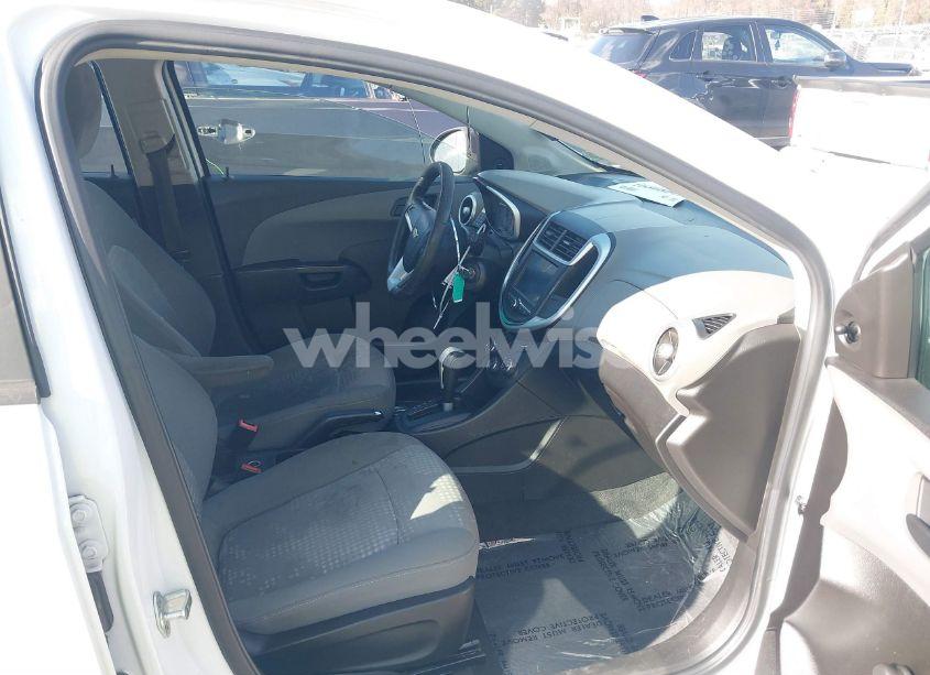 Photo 5 of 2017 Chevrolet Sonic LT AUTO (VIN 1G1JG6SH9H4172580)