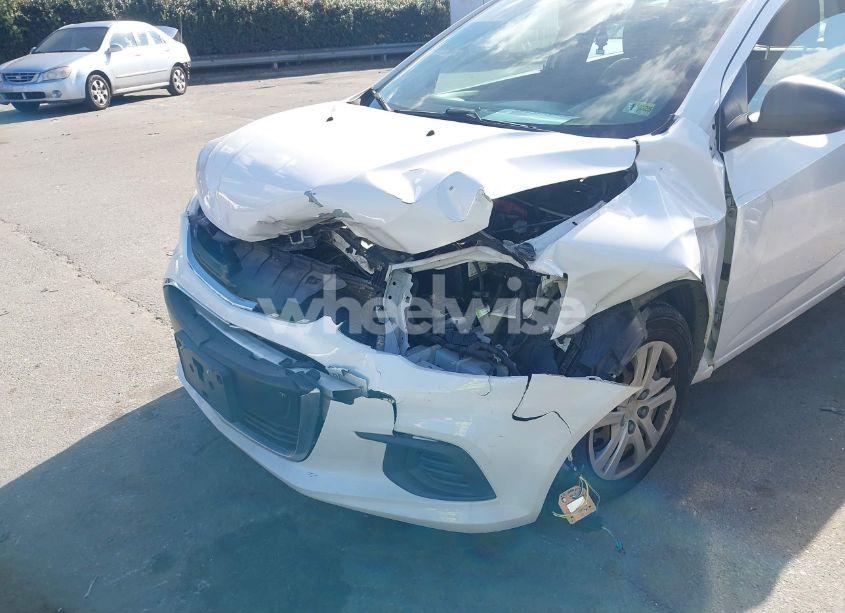 Photo 6 of 2017 Chevrolet Sonic LT AUTO (VIN 1G1JG6SH9H4172580)