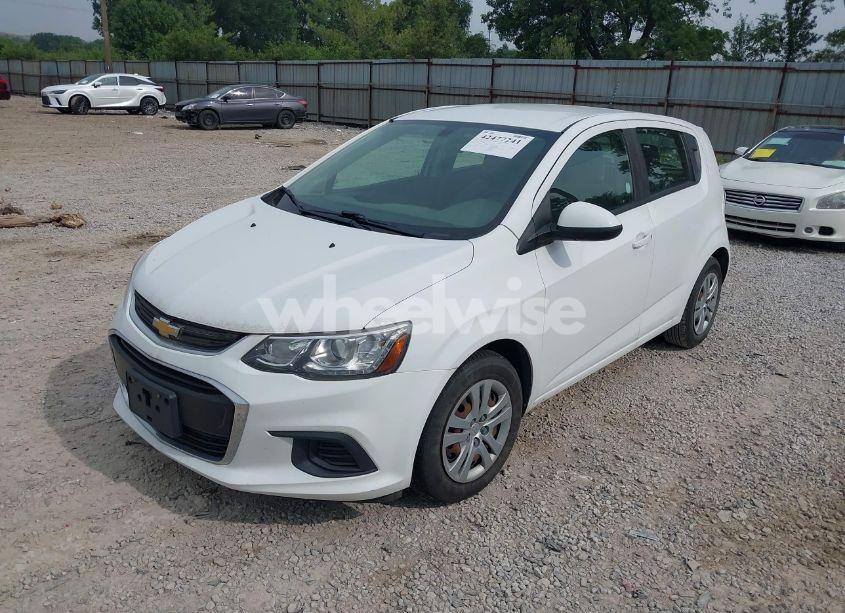 Photo 2 of 2018 Chevrolet Sonic LT AUTO (VIN 1G1JG6SH9J4107802)