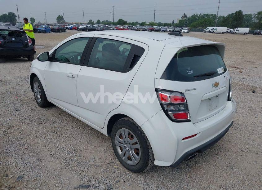 Photo 3 of 2018 Chevrolet Sonic LT AUTO (VIN 1G1JG6SH9J4107802)