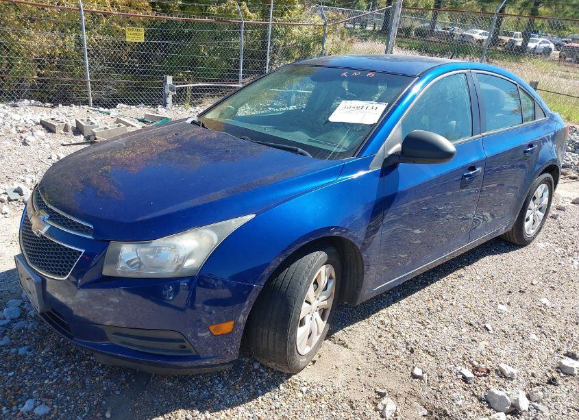 Photo 2 of 2013 Chevrolet Cruze LS AUTO (VIN 1G1PA5SG0D7107512)