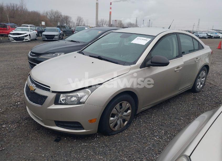 Photo 2 of 2013 Chevrolet Cruze LS AUTO (VIN 1G1PA5SG0D7187247)