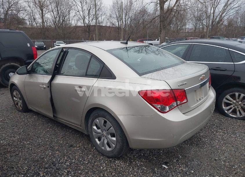 Photo 3 of 2013 Chevrolet Cruze LS AUTO (VIN 1G1PA5SG0D7187247)