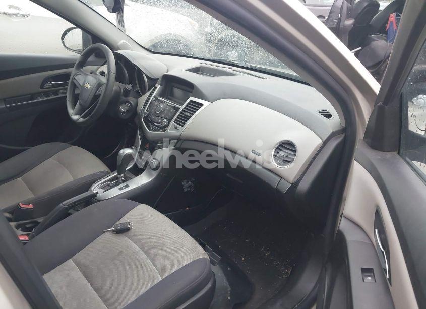 Photo 5 of 2013 Chevrolet Cruze LS AUTO (VIN 1G1PA5SG0D7187247)