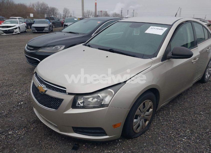 Photo 6 of 2013 Chevrolet Cruze LS AUTO (VIN 1G1PA5SG0D7187247)