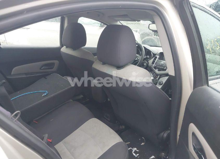 Photo 8 of 2013 Chevrolet Cruze LS AUTO (VIN 1G1PA5SG0D7187247)