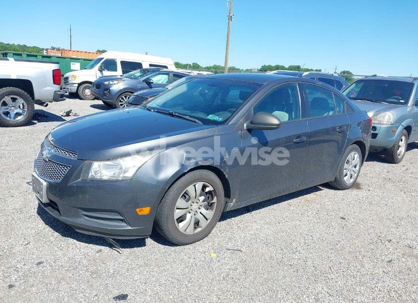 Photo 2 of 2013 Chevrolet Cruze LS AUTO (VIN 1G1PA5SG0D7224166)