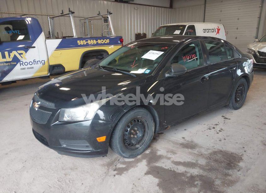 Photo 2 of 2013 Chevrolet Cruze LS AUTO (VIN 1G1PA5SG0D7294900)