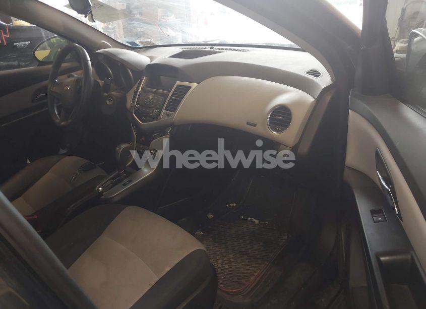 Photo 5 of 2013 Chevrolet Cruze LS AUTO (VIN 1G1PA5SG0D7294900)