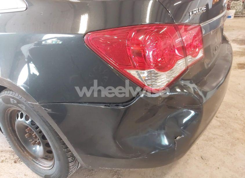 Photo 6 of 2013 Chevrolet Cruze LS AUTO (VIN 1G1PA5SG0D7294900)