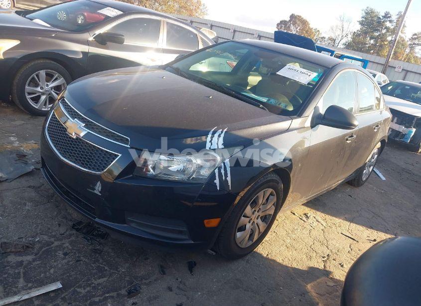 Photo 2 of 2013 Chevrolet Cruze LS AUTO (VIN 1G1PA5SG0D7318371)