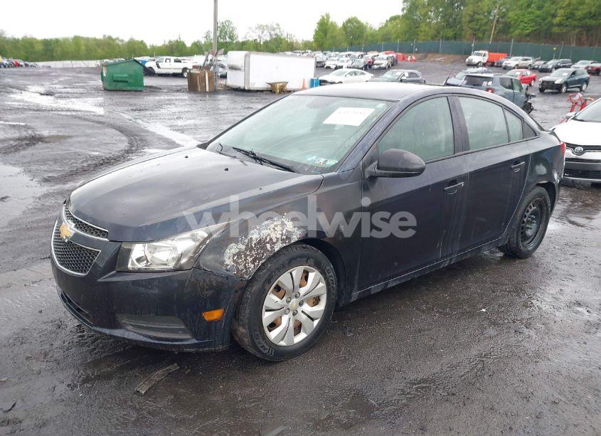 Photo 2 of 2014 Chevrolet Cruze LS AUTO (VIN 1G1PA5SG0E7141516)