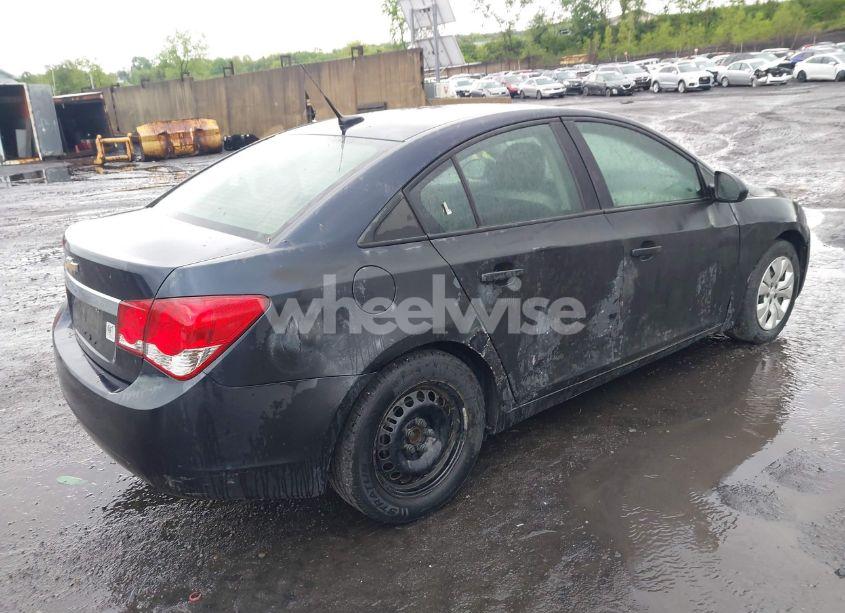 Photo 4 of 2014 Chevrolet Cruze LS AUTO (VIN 1G1PA5SG0E7141516)