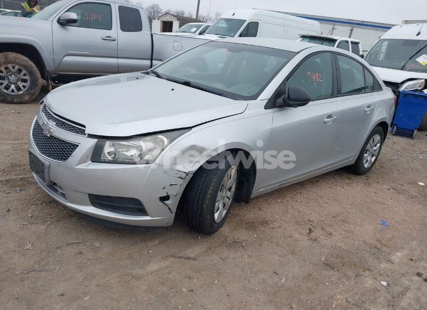 Photo 2 of 2014 Chevrolet Cruze LS AUTO (VIN 1G1PA5SG0E7255189)