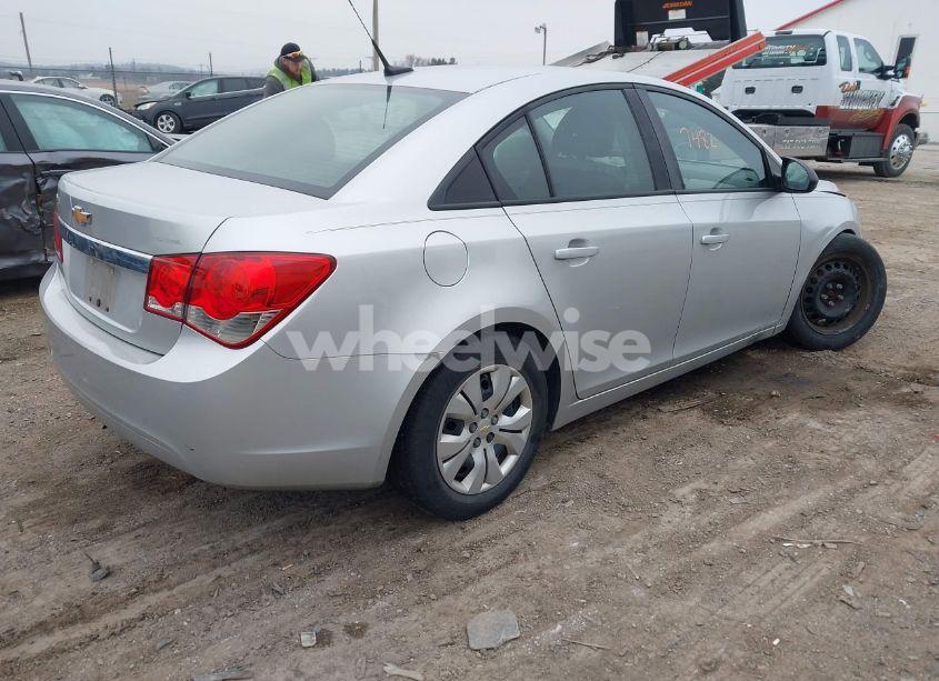 Photo 4 of 2014 Chevrolet Cruze LS AUTO (VIN 1G1PA5SG0E7255189)