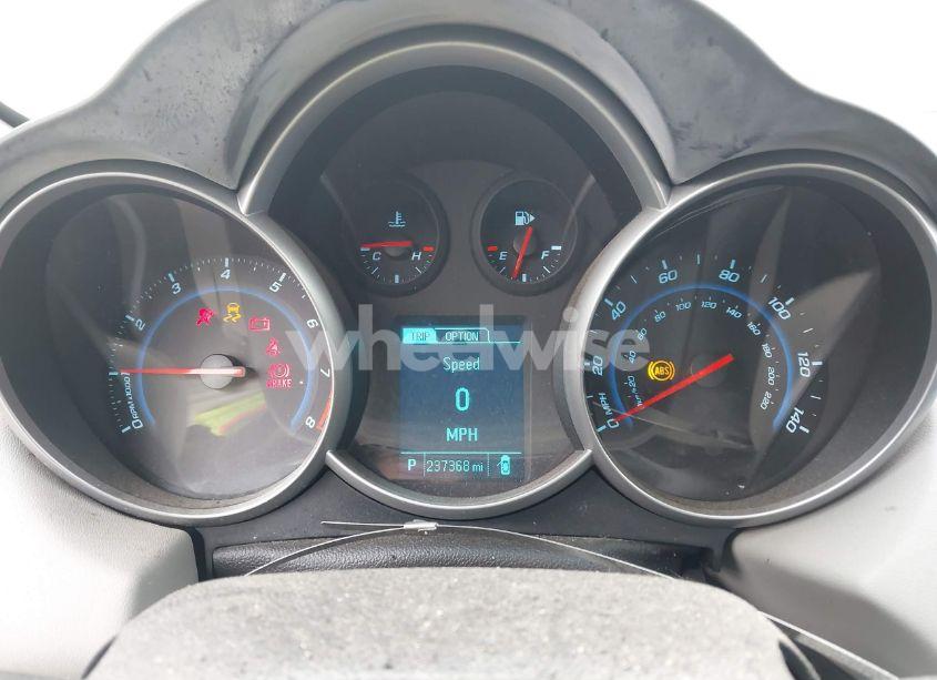 Photo 7 of 2014 Chevrolet Cruze LS AUTO (VIN 1G1PA5SG0E7255189)