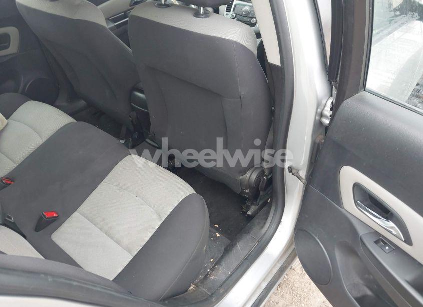 Photo 8 of 2014 Chevrolet Cruze LS AUTO (VIN 1G1PA5SG0E7255189)