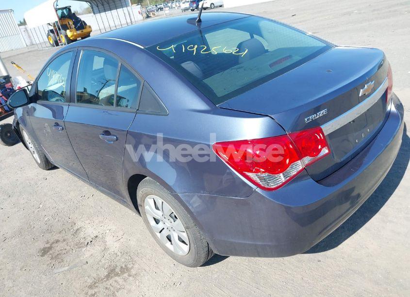 Photo 3 of 2014 Chevrolet Cruze LS AUTO (VIN 1G1PA5SG0E7281999)