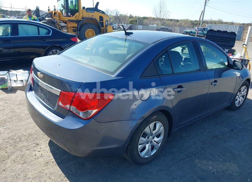 Photo 4 of 2014 Chevrolet Cruze LS AUTO (VIN 1G1PA5SG0E7281999)
