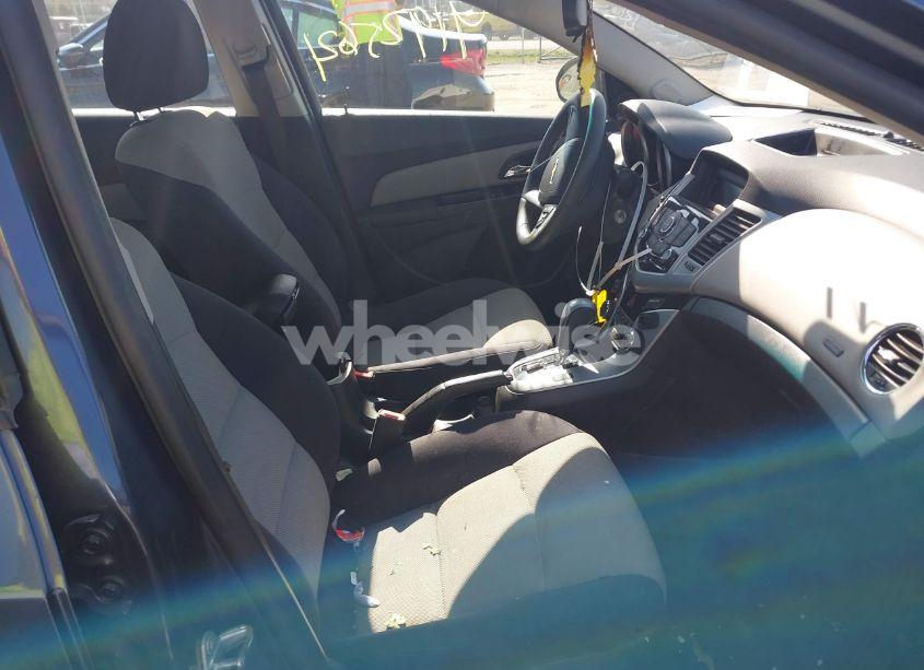 Photo 5 of 2014 Chevrolet Cruze LS AUTO (VIN 1G1PA5SG0E7281999)