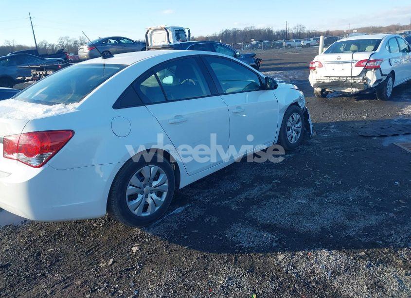 Photo 4 of 2014 Chevrolet Cruze LS AUTO (VIN 1G1PA5SG0E7328254)