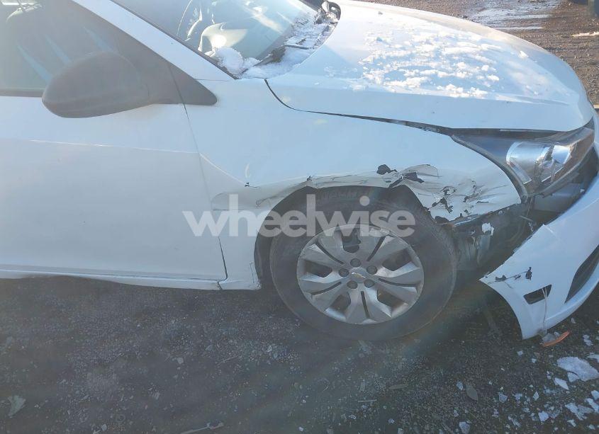 Photo 6 of 2014 Chevrolet Cruze LS AUTO (VIN 1G1PA5SG0E7328254)