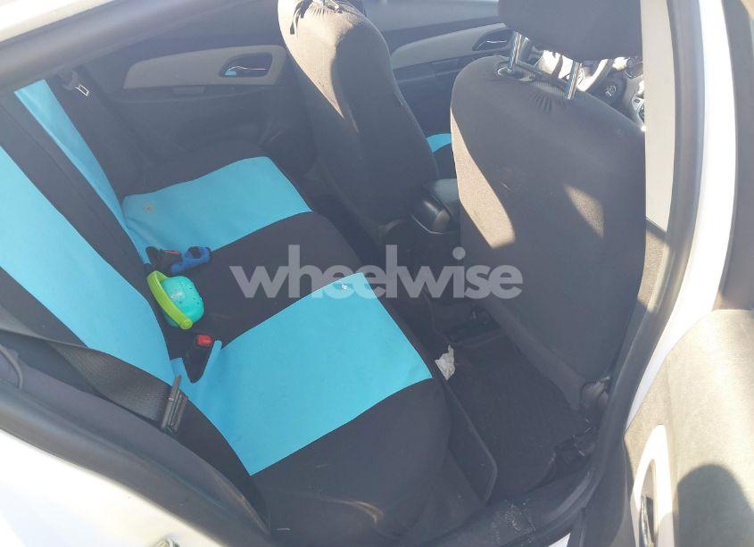 Photo 8 of 2014 Chevrolet Cruze LS AUTO (VIN 1G1PA5SG0E7328254)