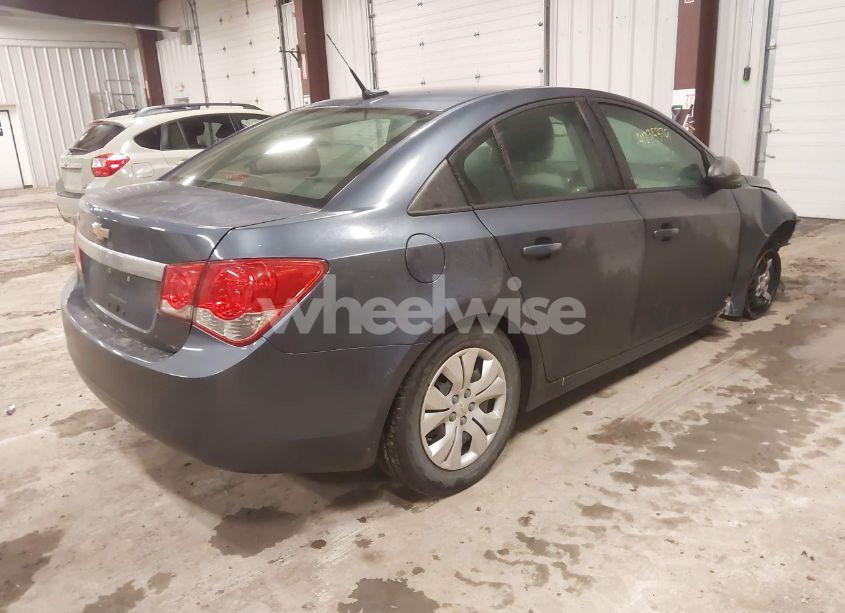 Photo 4 of 2014 Chevrolet Cruze LS AUTO (VIN 1G1PA5SG0E7348780)