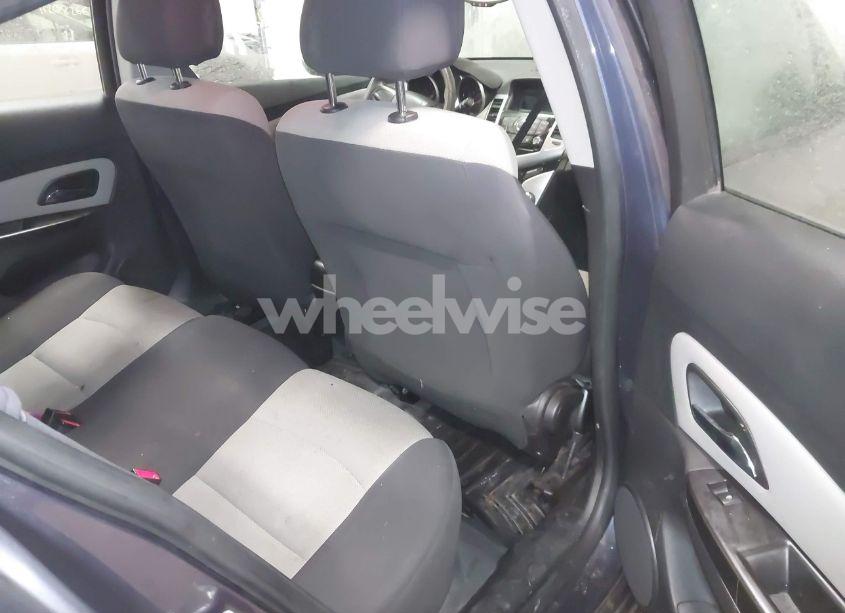 Photo 8 of 2014 Chevrolet Cruze LS AUTO (VIN 1G1PA5SG0E7348780)