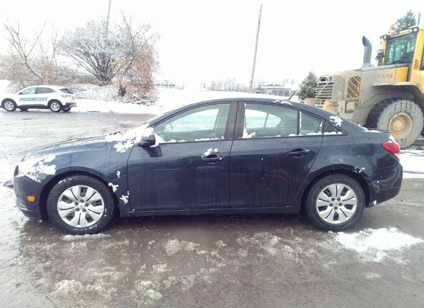 Photo 14 of 2014 Chevrolet Cruze LS AUTO (VIN 1G1PA5SG0E7402255)