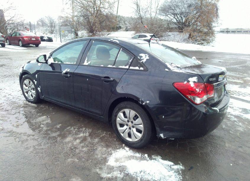 Photo 3 of 2014 Chevrolet Cruze LS AUTO (VIN 1G1PA5SG0E7402255)