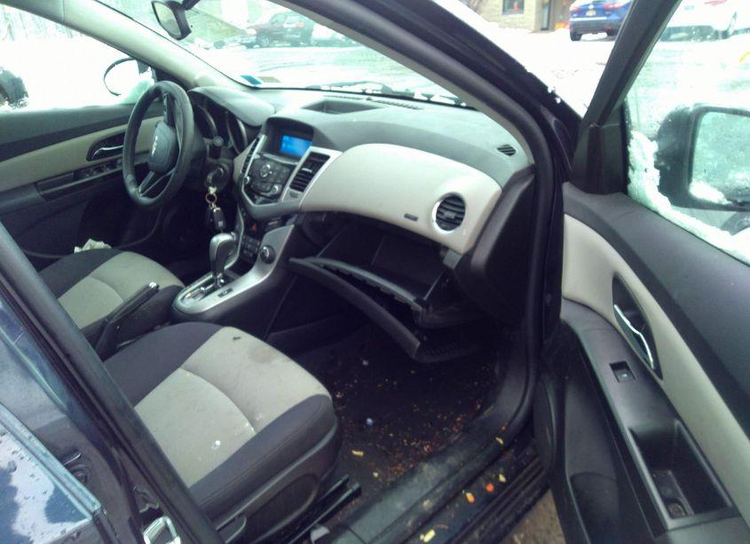 Photo 5 of 2014 Chevrolet Cruze LS AUTO (VIN 1G1PA5SG0E7402255)