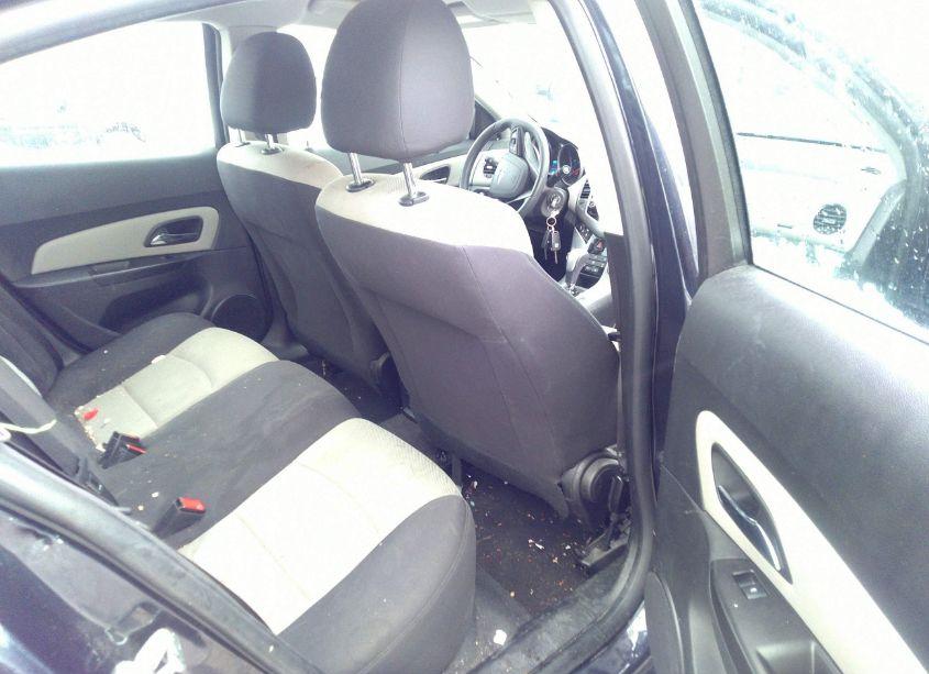 Photo 8 of 2014 Chevrolet Cruze LS AUTO (VIN 1G1PA5SG0E7402255)