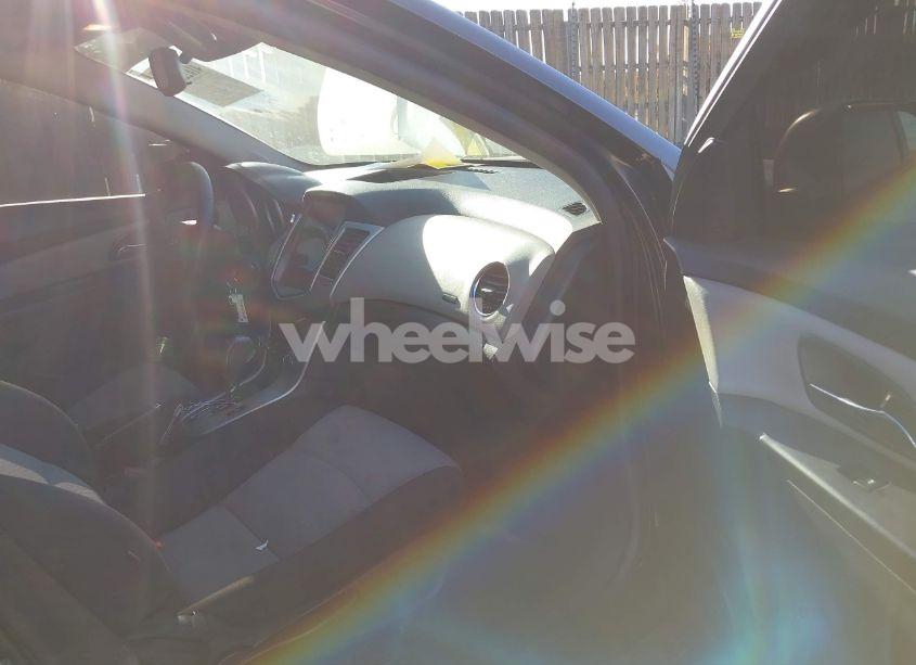 Photo 5 of 2014 Chevrolet Cruze LS AUTO (VIN 1G1PA5SG0E7427026)