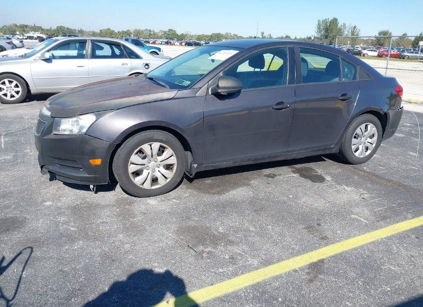 Photo 2 of 2014 Chevrolet Cruze LS AUTO (VIN 1G1PA5SG0E7472063)