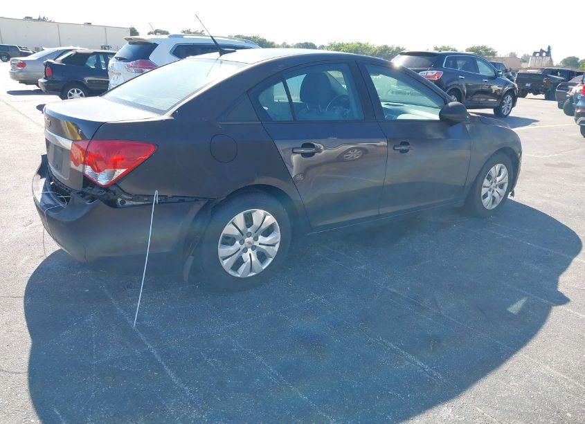 Photo 4 of 2014 Chevrolet Cruze LS AUTO (VIN 1G1PA5SG0E7472063)