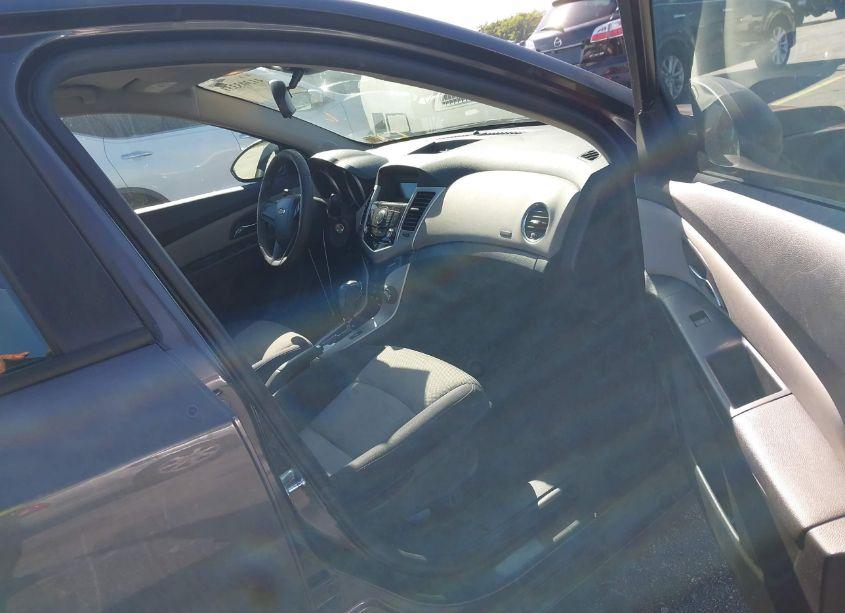 Photo 5 of 2014 Chevrolet Cruze LS AUTO (VIN 1G1PA5SG0E7472063)