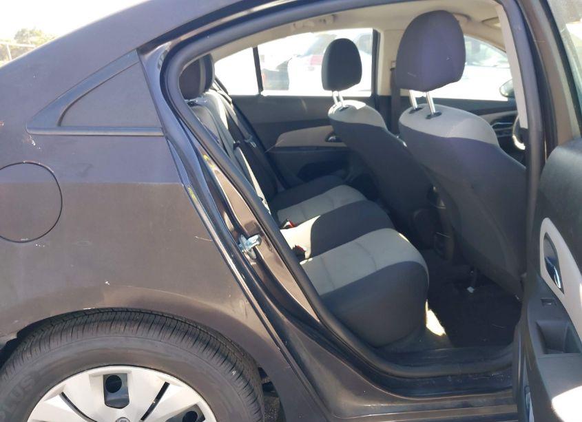 Photo 8 of 2014 Chevrolet Cruze LS AUTO (VIN 1G1PA5SG0E7472063)