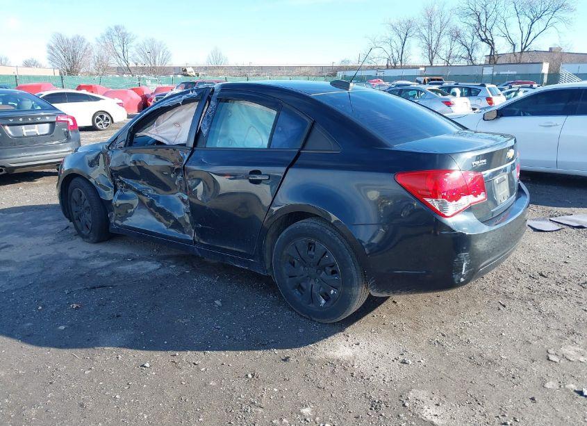 Photo 3 of 2015 Chevrolet Cruze LS AUTO (VIN 1G1PA5SG0F7114446)