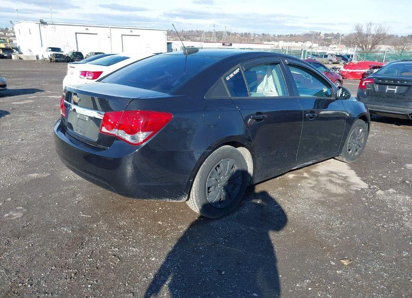 Photo 4 of 2015 Chevrolet Cruze LS AUTO (VIN 1G1PA5SG0F7114446)