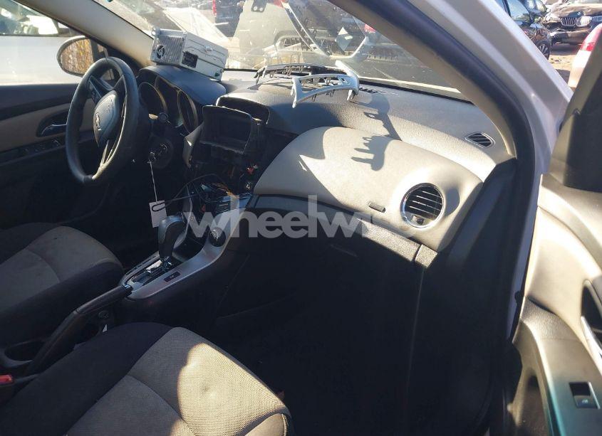 Photo 5 of 2015 Chevrolet Cruze LS AUTO (VIN 1G1PA5SG0F7191477)