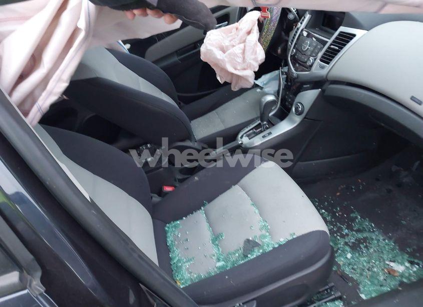 Photo 5 of 2015 Chevrolet Cruze LS AUTO (VIN 1G1PA5SG0F7205524)