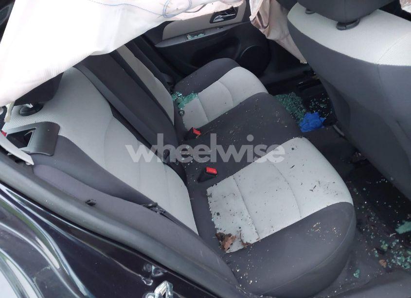 Photo 8 of 2015 Chevrolet Cruze LS AUTO (VIN 1G1PA5SG0F7205524)