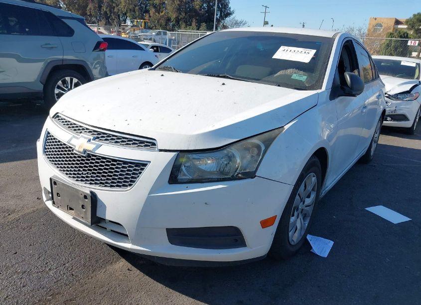Photo 2 of 2013 Chevrolet Cruze LS AUTO (VIN 1G1PA5SG1D7107647)