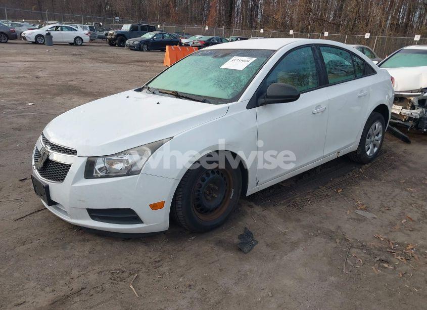 Photo 2 of 2013 Chevrolet Cruze LS AUTO (VIN 1G1PA5SG1D7218098)