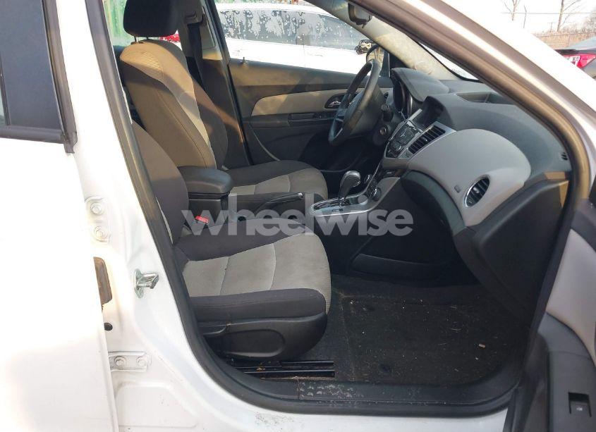 Photo 5 of 2013 Chevrolet Cruze LS AUTO (VIN 1G1PA5SG1D7218098)