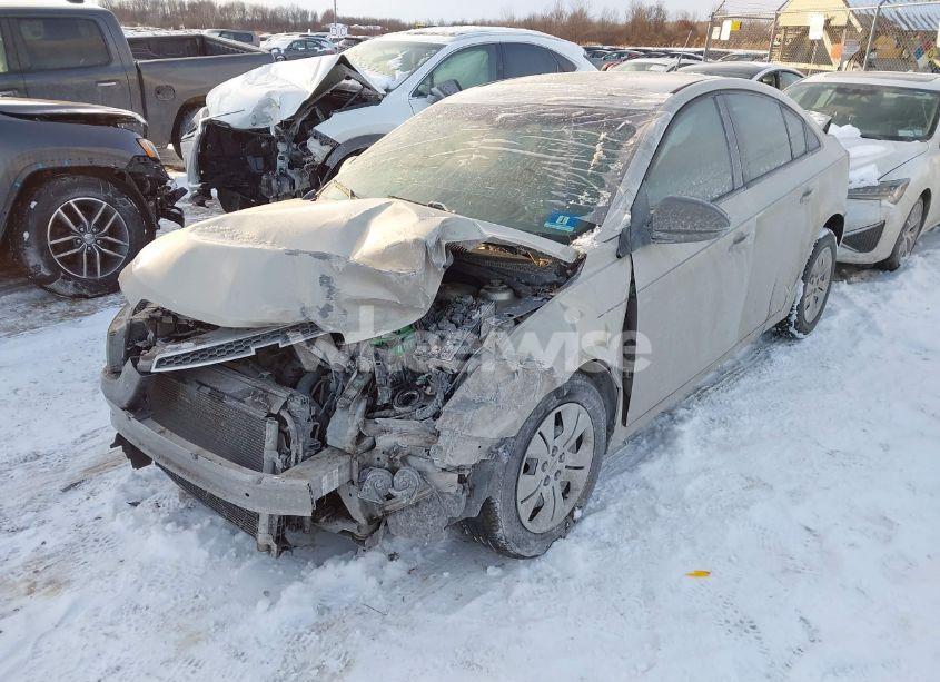 Photo 2 of 2013 Chevrolet Cruze LS AUTO (VIN 1G1PA5SG1D7232440)